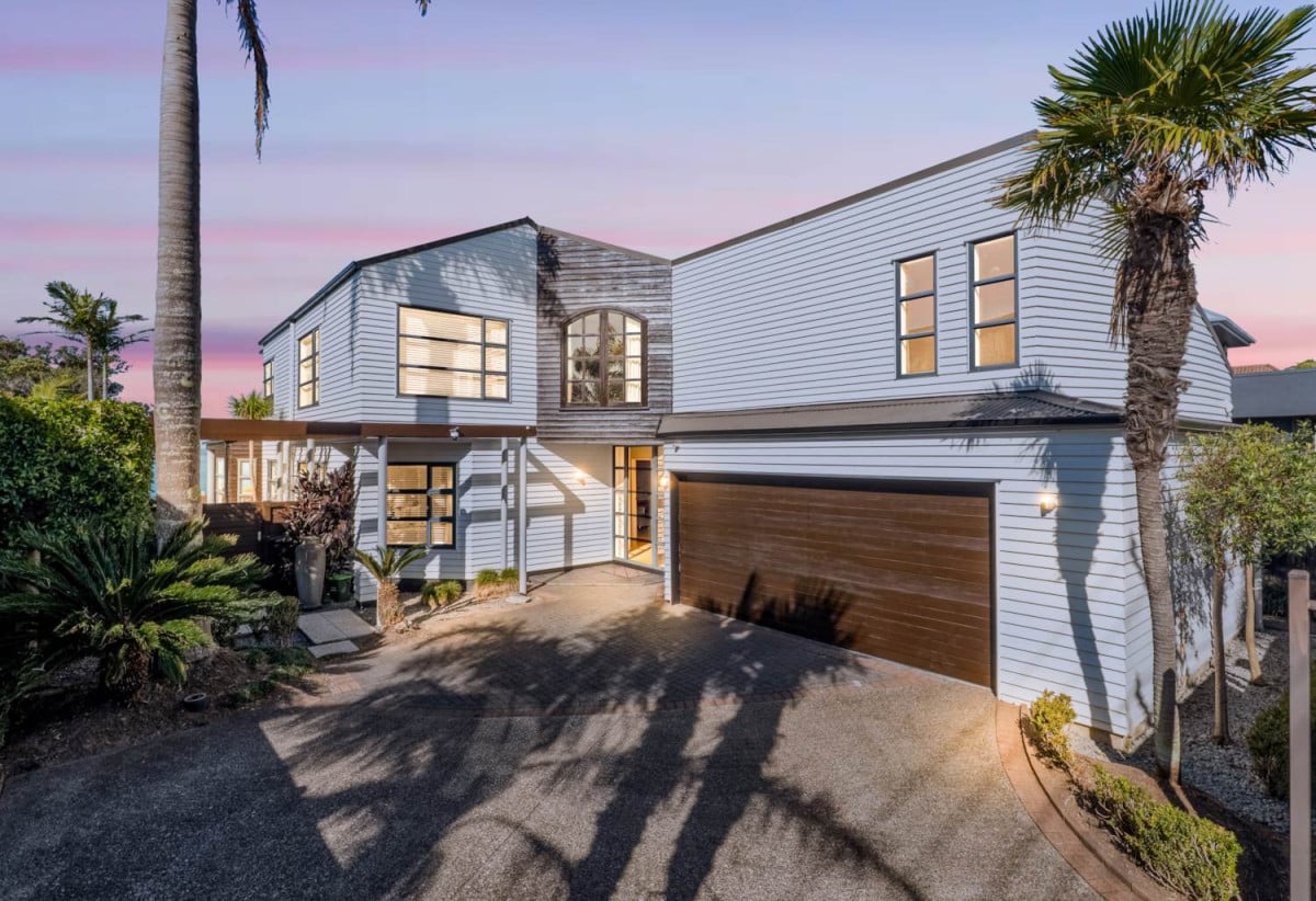 1037m2 section, Sea Views, Macleans College zone, 4 beds + Large office room 3.5 baths house with double garage, 106 Clovelly Road, Bucklands Beach, Auckland