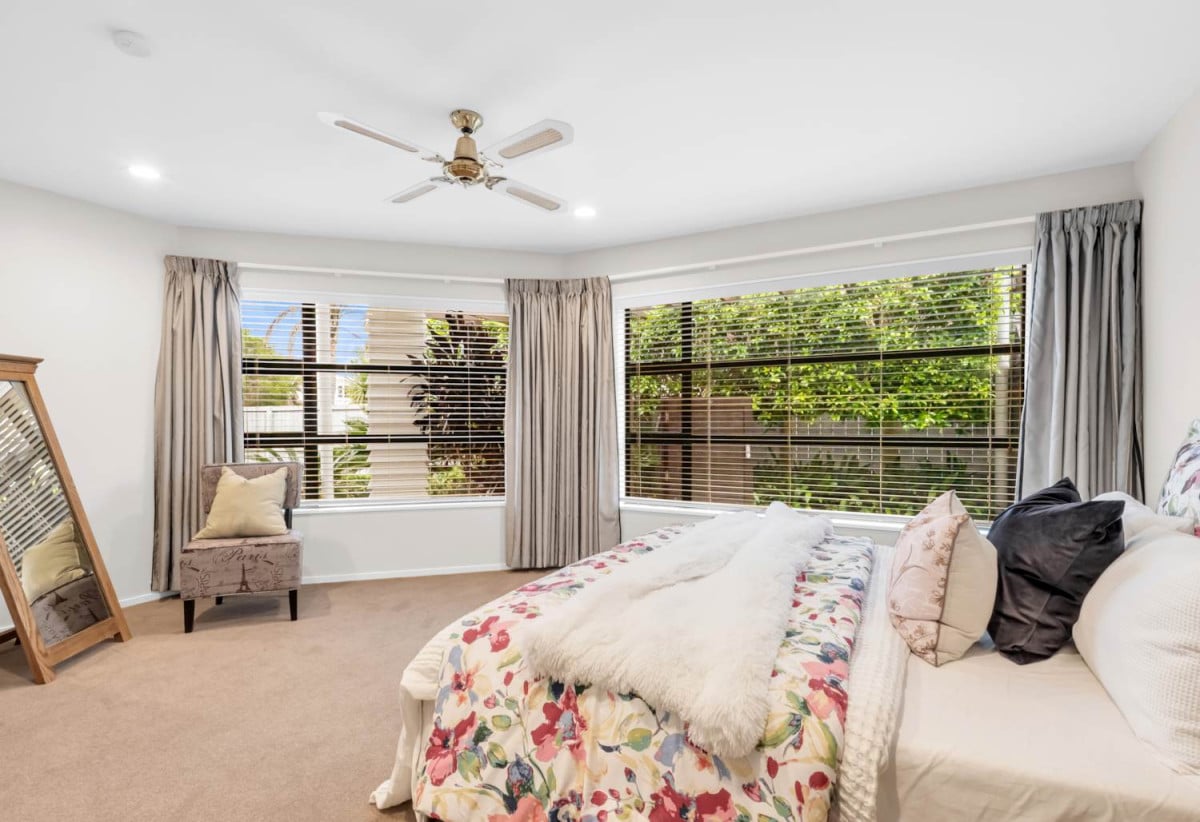 1037m2 section, Sea Views, Macleans College zone, 4 beds + Large office room 3.5 baths house with double garage, 106 Clovelly Road, Bucklands Beach, Auckland