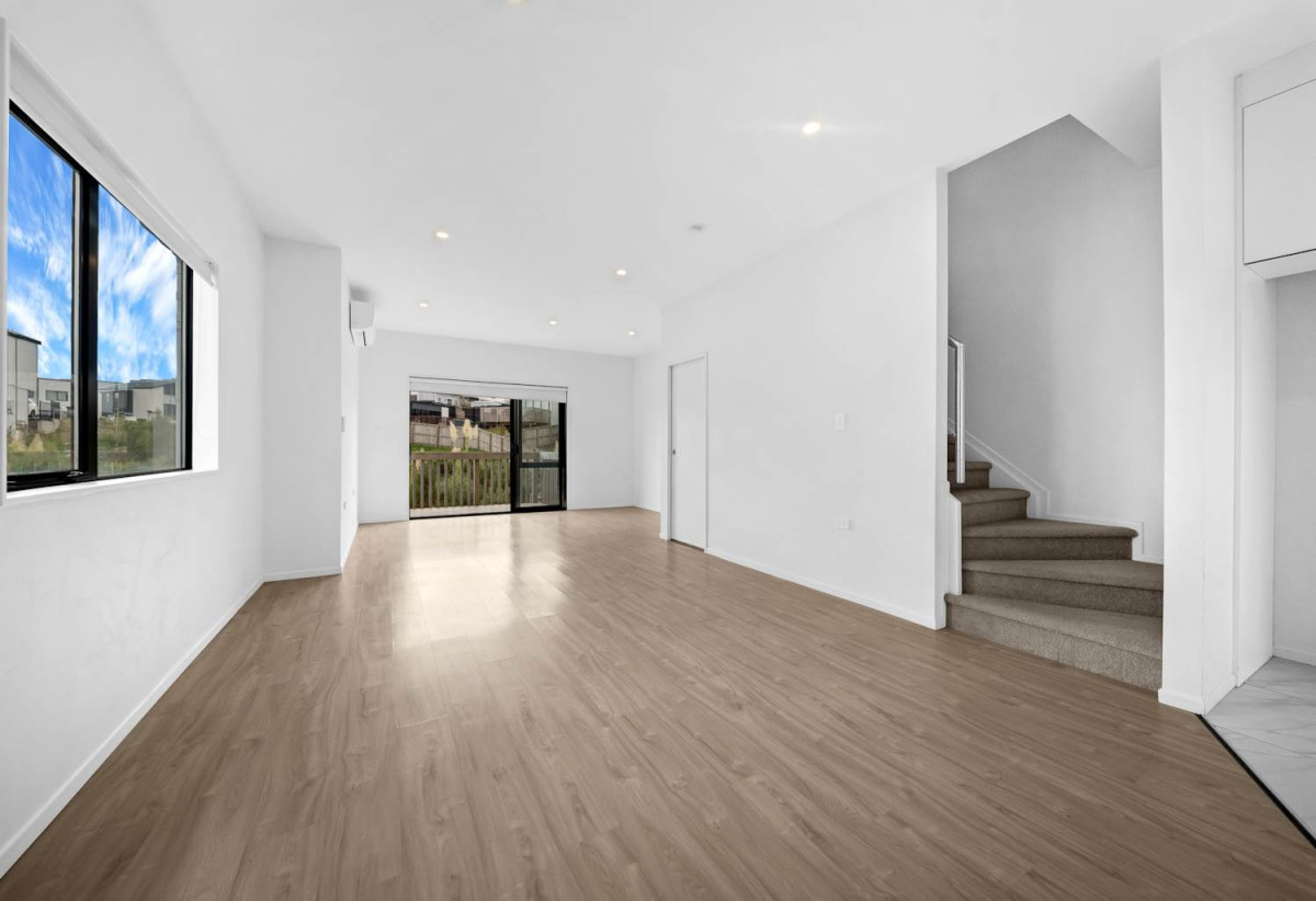 225m2 section with views, 3beds 2.5 baths home with deck, graden and car park, 39B Crestview Rise, Papakura, Auckland