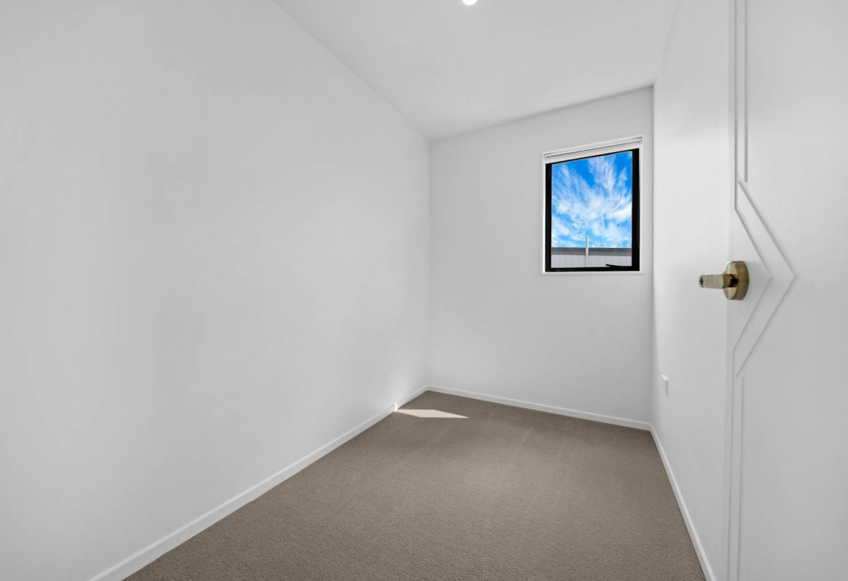 225m2 section with views, 3beds 2.5 baths home with deck, graden and car park, 39B Crestview Rise, Papakura, Auckland