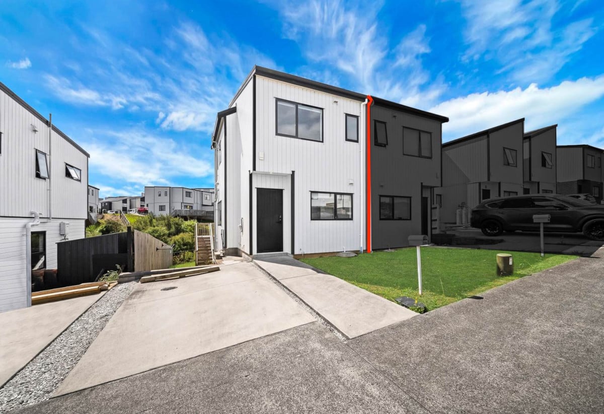 225m2 section with views, 3beds 2.5 baths home with deck, graden and car park, 39B Crestview Rise, Papakura, Auckland