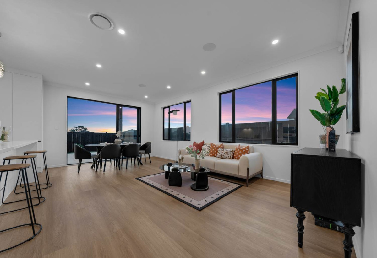 2 kitchens, Brandnew 5 beds 4.5 baths house with double garage and 1 bed granny, 34 Emerald Avenue, Karaka, Auckland
