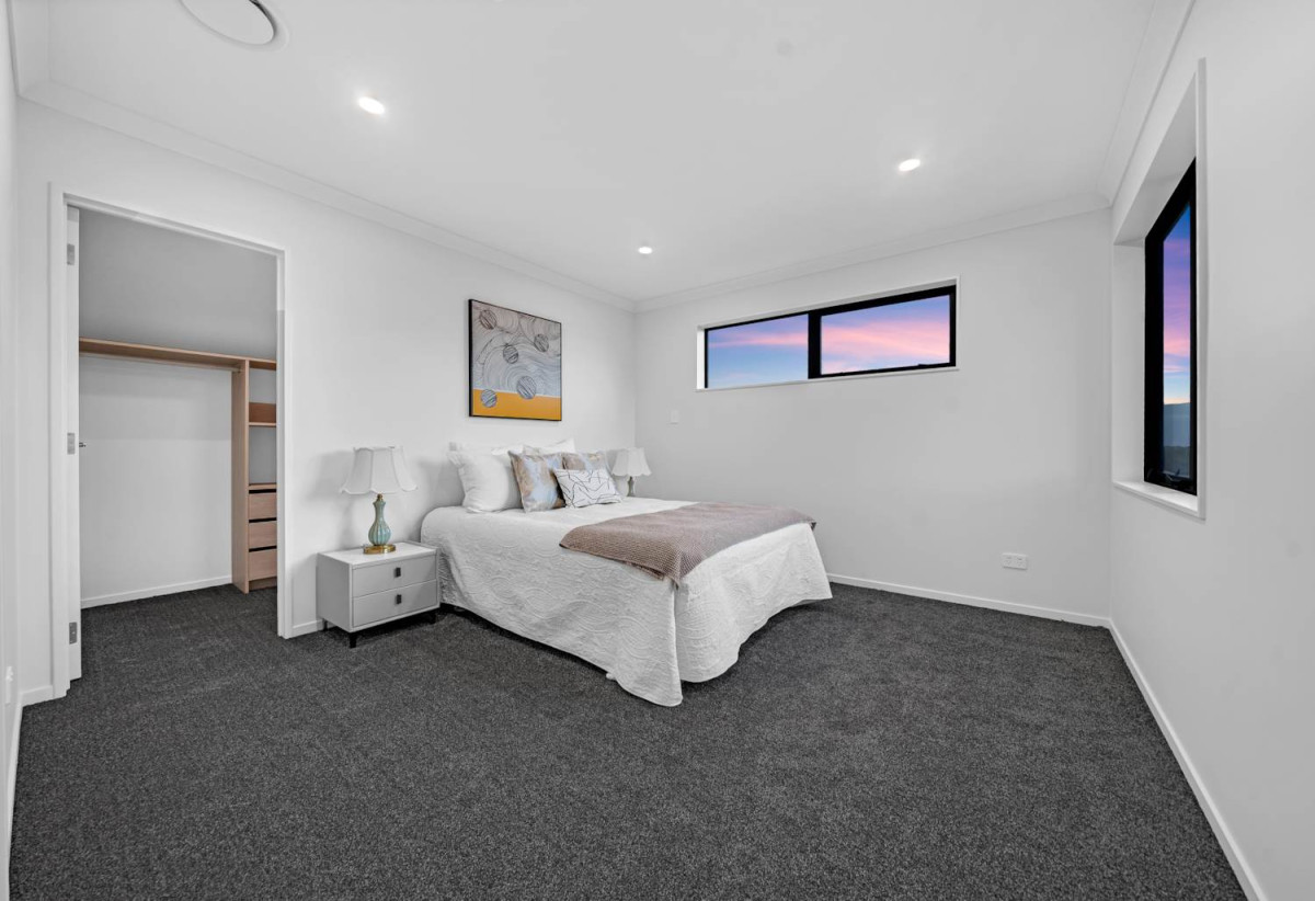 2 kitchens, Brandnew 5 beds 4.5 baths house with double garage and 1 bed granny, 34 Emerald Avenue, Karaka, Auckland