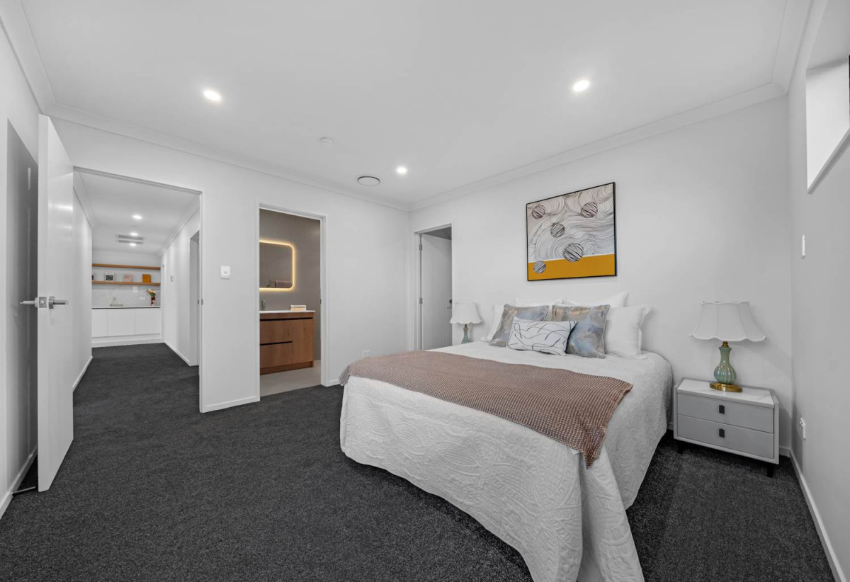 2 kitchens, Brandnew 5 beds 4.5 baths house with double garage and 1 bed granny, 34 Emerald Avenue, Karaka, Auckland
