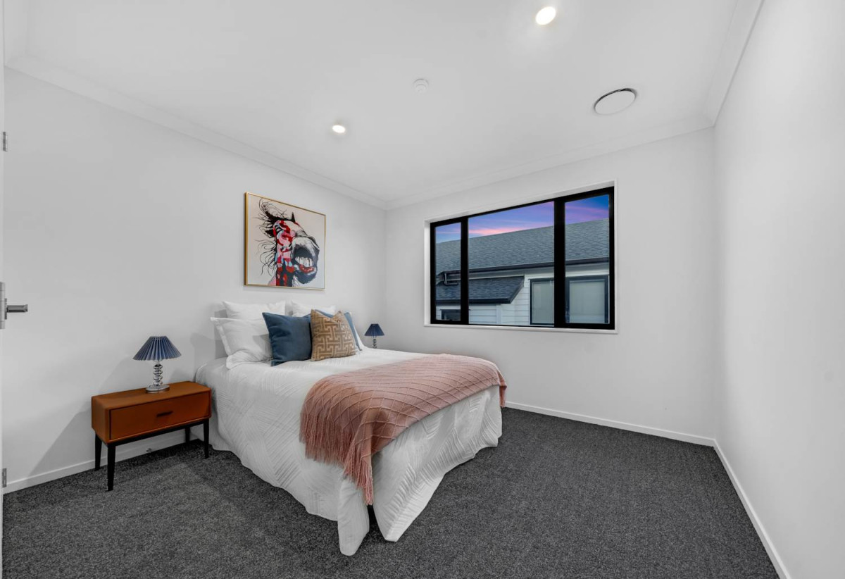 2 kitchens, Brandnew 5 beds 4.5 baths house with double garage and 1 bed granny, 34 Emerald Avenue, Karaka, Auckland