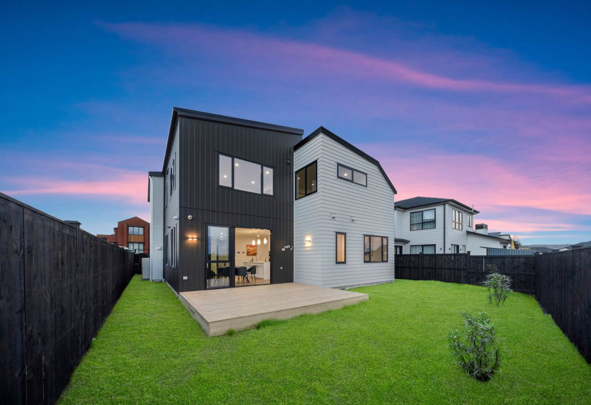 2 kitchens, Brandnew 5 beds 4.5 baths house with double garage and 1 bed granny, 34 Emerald Avenue, Karaka, Auckland