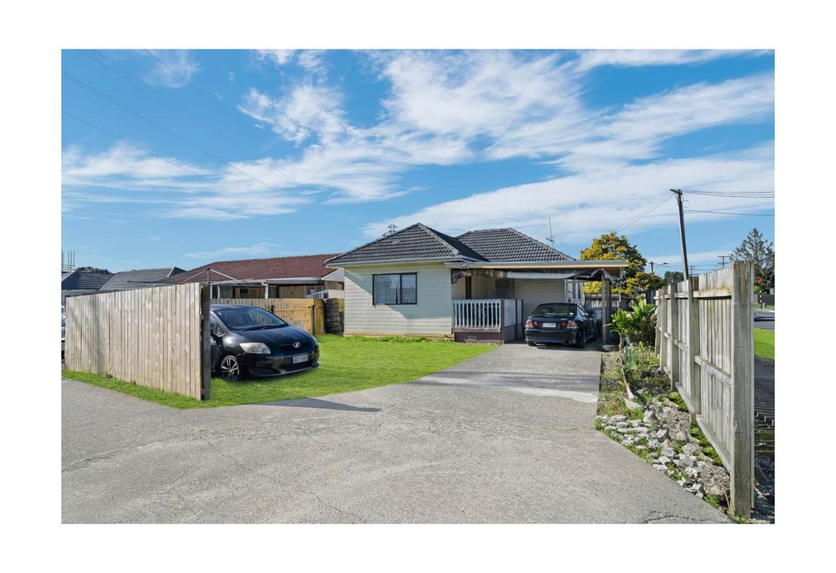 Must sell, 3 beds 1 bath house with carport, currently rented at $575 per week, 29 Ferguson Street, Mangere East, Auckland