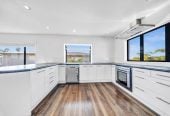 Must sell, Overseas Vendors, Macleans College Zone, 5 beds 3 baths house with triple garage, 1/22 Sea Spray Drive, Half Moon Bay, Auckland