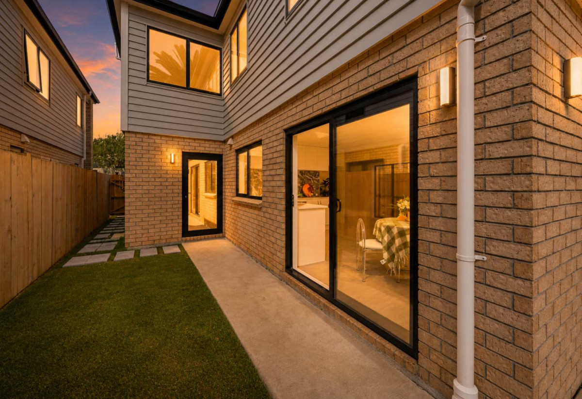 Beside the Reserv, Brandnew standalone 4 beds +study room 2.5 baths home with double garage, 2C Church Street, Otahuhu, Auckland