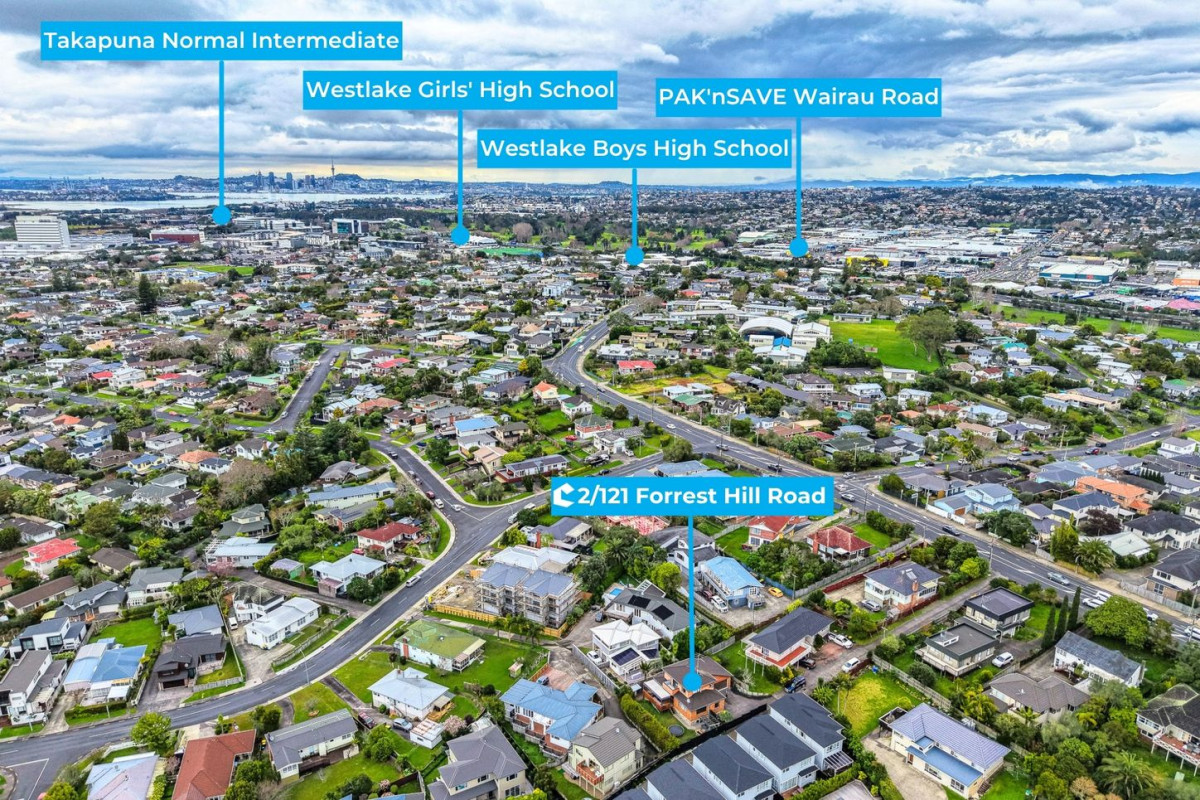 Westlake school zone, Brick and tile 4 beds + study room 2 baths house with double garage, 2/121 Forrest Hill Road, Forrest Hill, Auckland