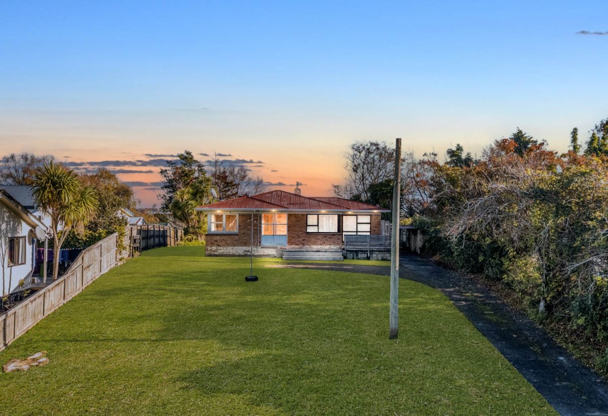 1712m2 section, Brick and tile 3 beds 1 bath house with carport, 155 Great South Road, Drury, Auckland