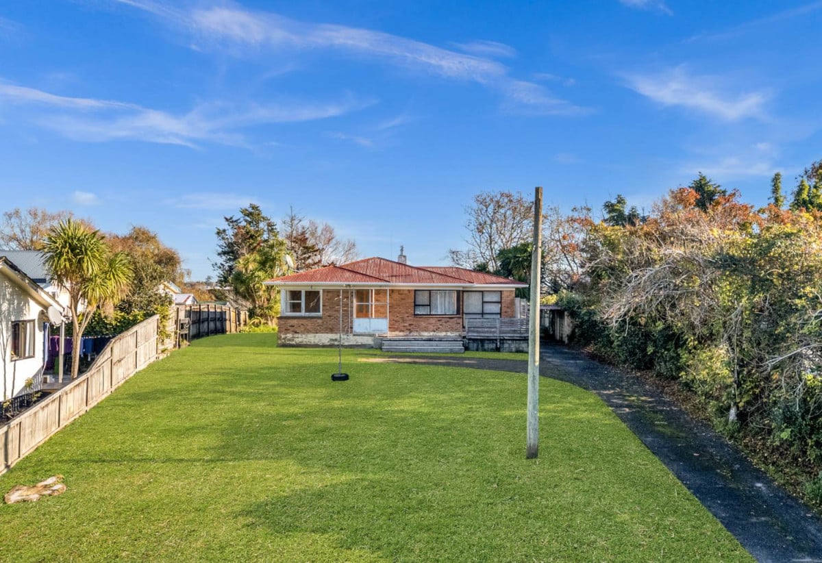 1712m2 section, Brick and tile 3 beds 1 bath house with carport, 155 Great South Road, Drury, Auckland