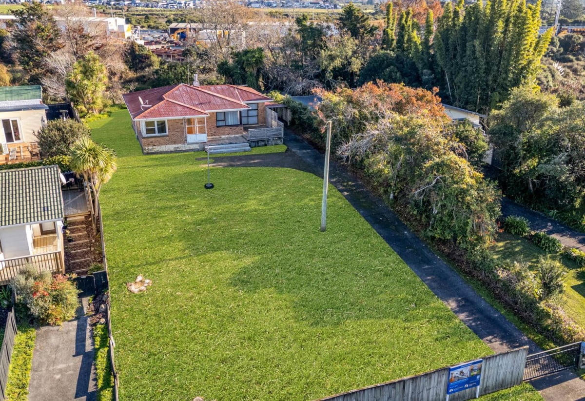 1712m2 section, Brick and tile 3 beds 1 bath house with carport, 155 Great South Road, Drury, Auckland