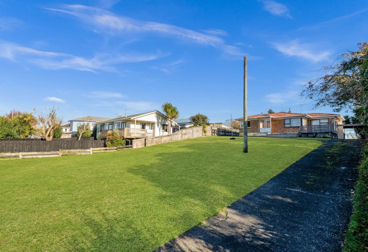 1712m2 section, Brick and tile 3 beds 1 bath house with carport, 155 Great South Road, Drury, Auckland