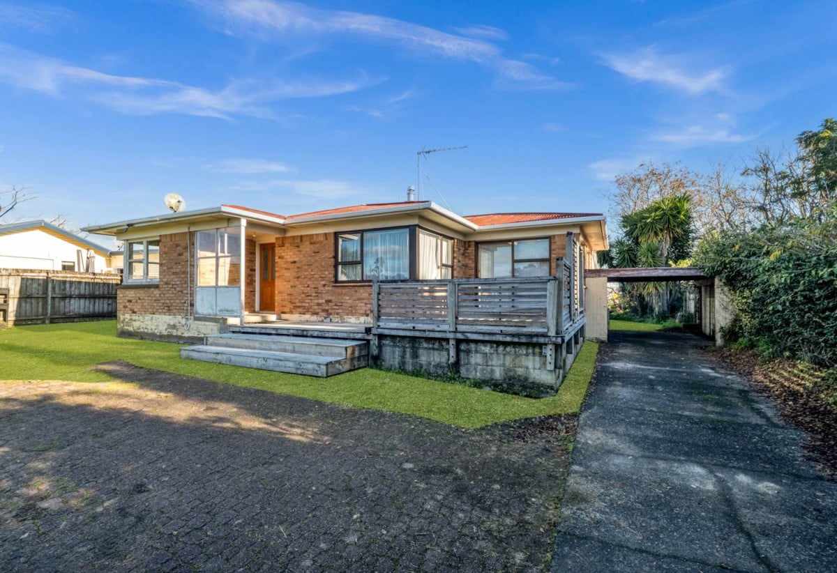 1712m2 section, Brick and tile 3 beds 1 bath house with carport, 155 Great South Road, Drury, Auckland