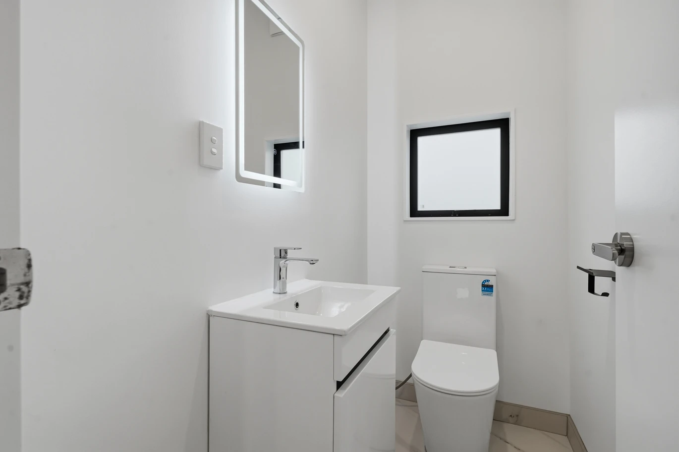 2 beds + study/office, 1.5 baths duplex home with car park, 7/29 Te Koa Road Panmure, Auckland