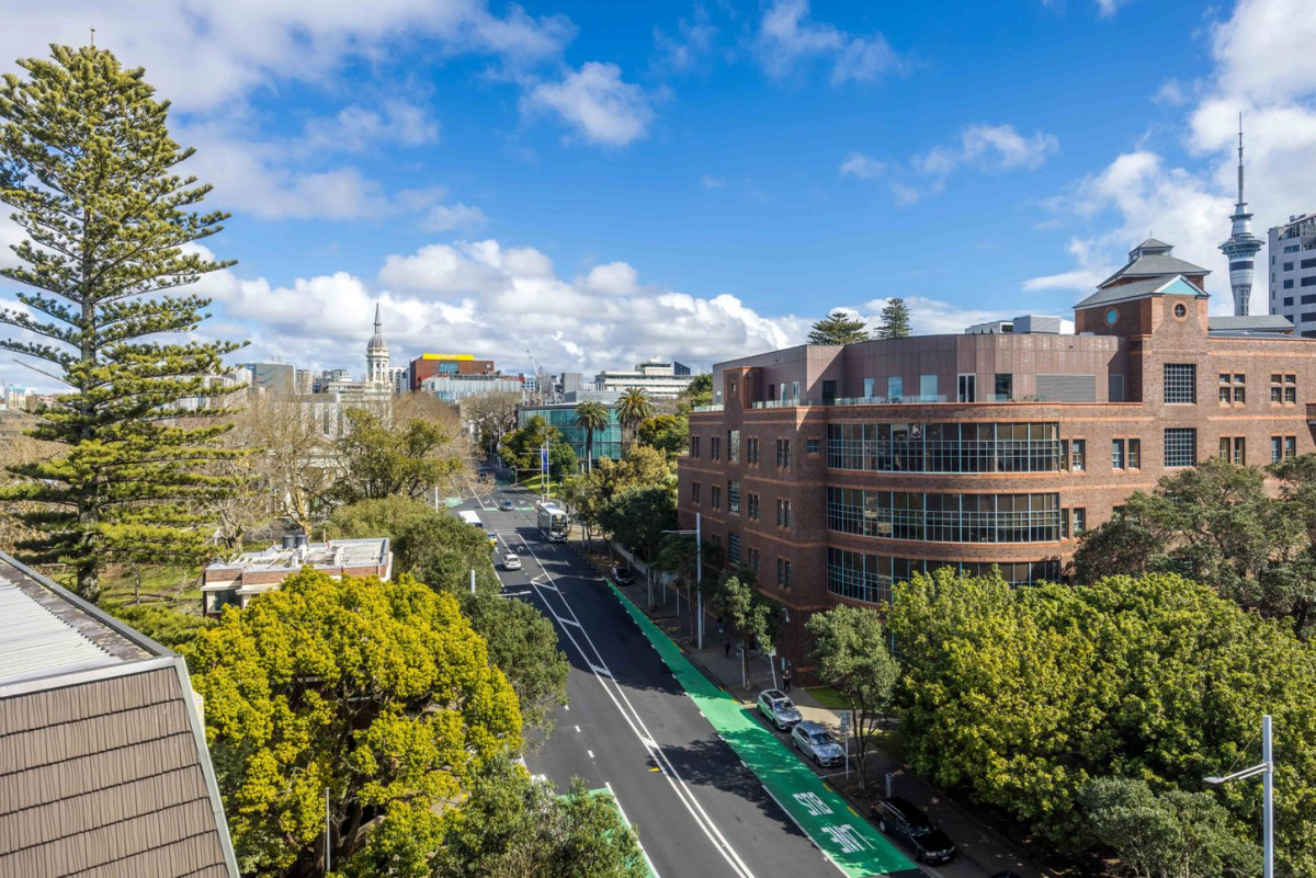 Auckland Girls Grammar school zone, 15m2 1 bed 1 bath apartment with 2 car parks, currently Returning $534/week, 703/138 Anzac Avenue, Auckland Central, Auckland