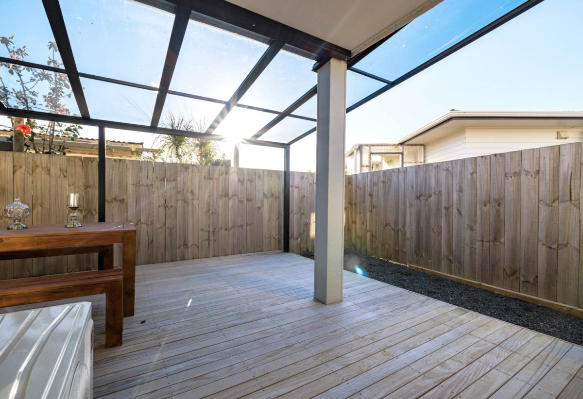 Only $499,000 – End Unit, Parking & Covered Outdoor Living, 1 bed + 1 study room 1 bath townhouse with car park, 40F Friesian Drive, Mangere, Auckland