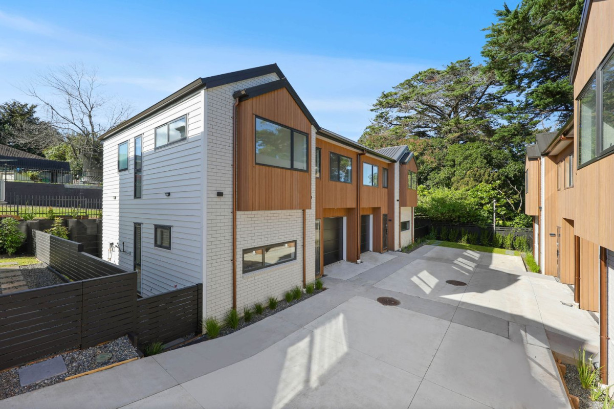 Price Dropped Again, Bring Your Offer, Brandnew freehold 3 beds 2.5 baths duplex home with garage, Next to a peaceful reserve, All conjunctions welcome – higher split offered. Lot 3 27 Red Hill Road, Papakura, Auckland