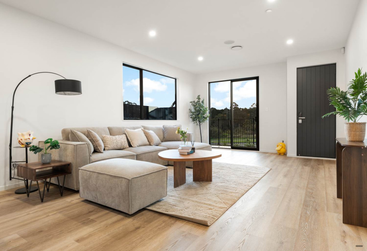 Built by Mars Living Construction and backed by a 10-Year Master Build Guarantee, 227m2 Brandnew 5 beds 3 baths house with double garage on 451m2 section, central air-conditioning, 242B West Hoe Heights, Orewa, Auckland