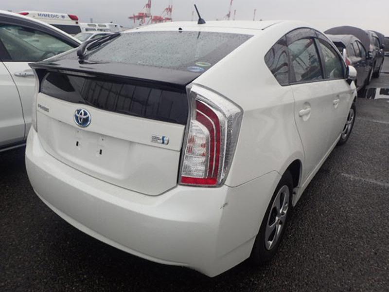 2014 Toyota Prius Hatchback Automatic, Hybrid, 1,800 cc, 103,000 km