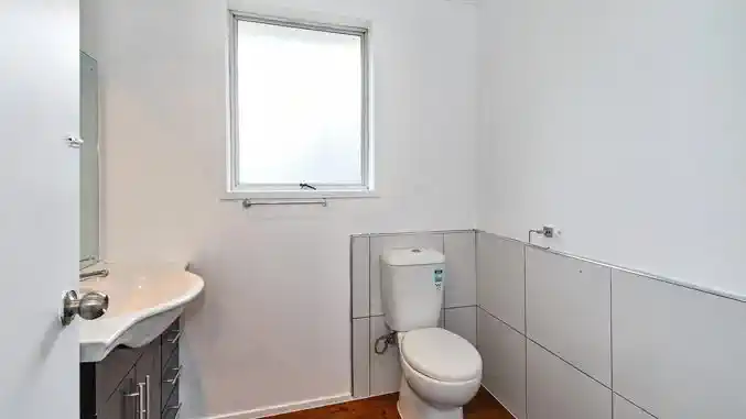 For rent, 4 beds 2.5 baths house with carport, (Upstairs 3 beds 1.5 baths gas stove kitchen, dining and living areas, Downstairs a rumpus, a kitchenette, 1 bedroom, 1 bathroom and toilet.), Available from 20th August, 16a Mclean Avenue, Papatoetoe,, Auckland