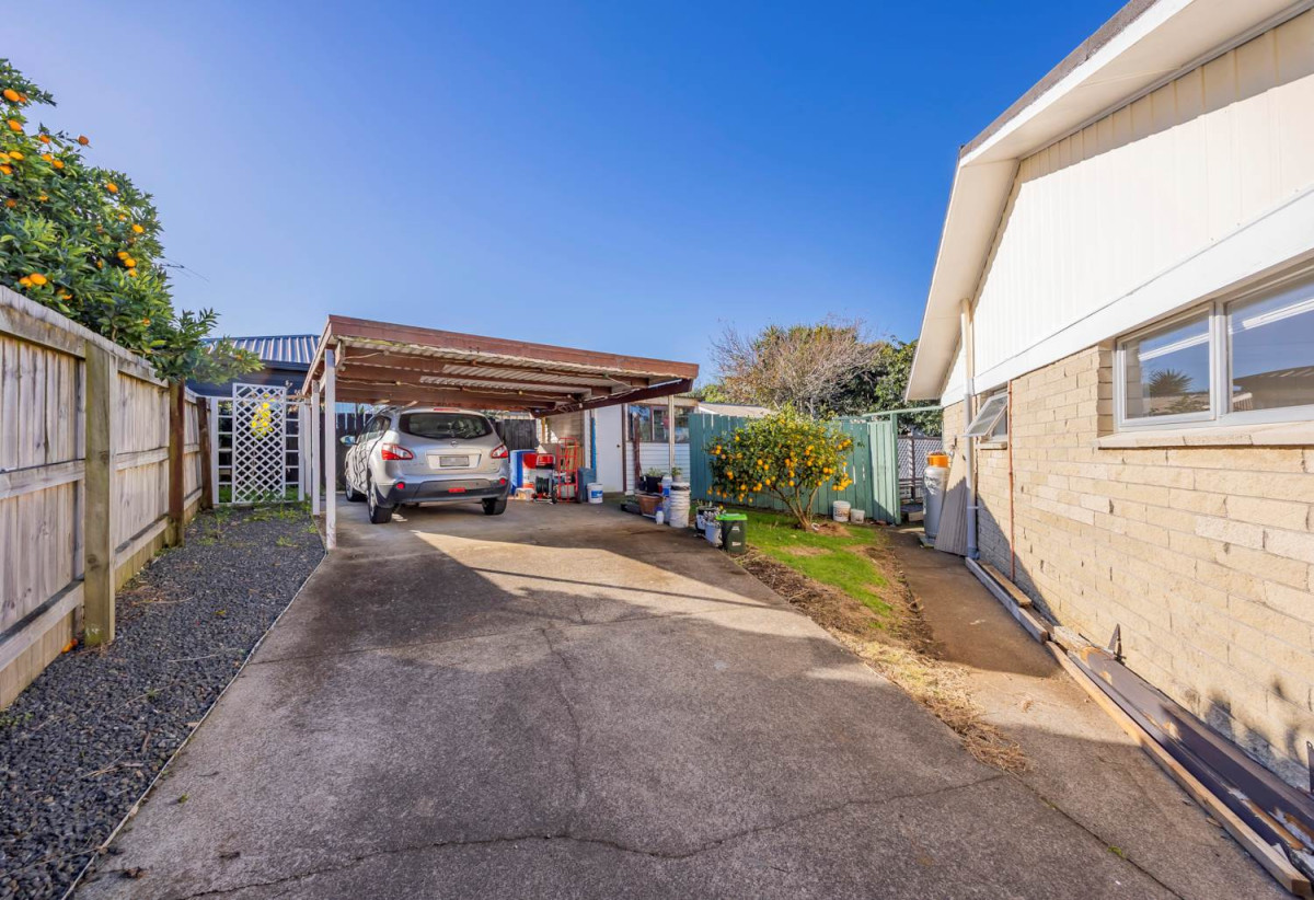 635m2 section, Motivated Vendors, Renovated Brick and tile 3 beds 1 bath house with double carport, 21 Waimai Avenue, Weymouth, Auckland