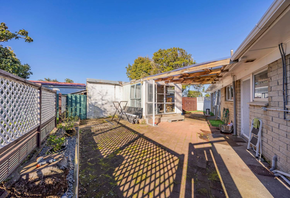 635m2 section, Motivated Vendors, Renovated Brick and tile 3 beds 1 bath house with double carport, 21 Waimai Avenue, Weymouth, Auckland