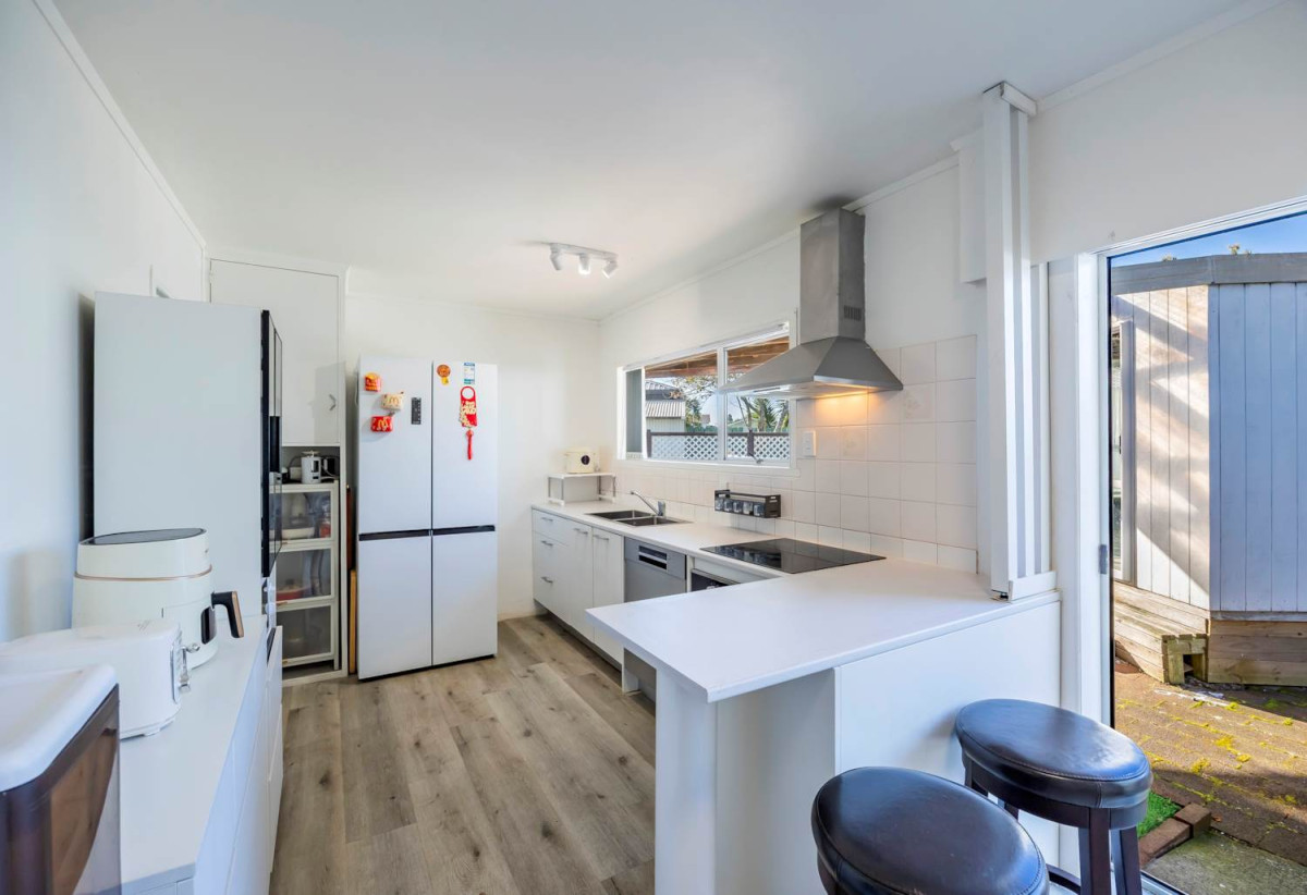 635m2 section, Motivated Vendors, Renovated Brick and tile 3 beds 1 bath house with double carport, 21 Waimai Avenue, Weymouth, Auckland
