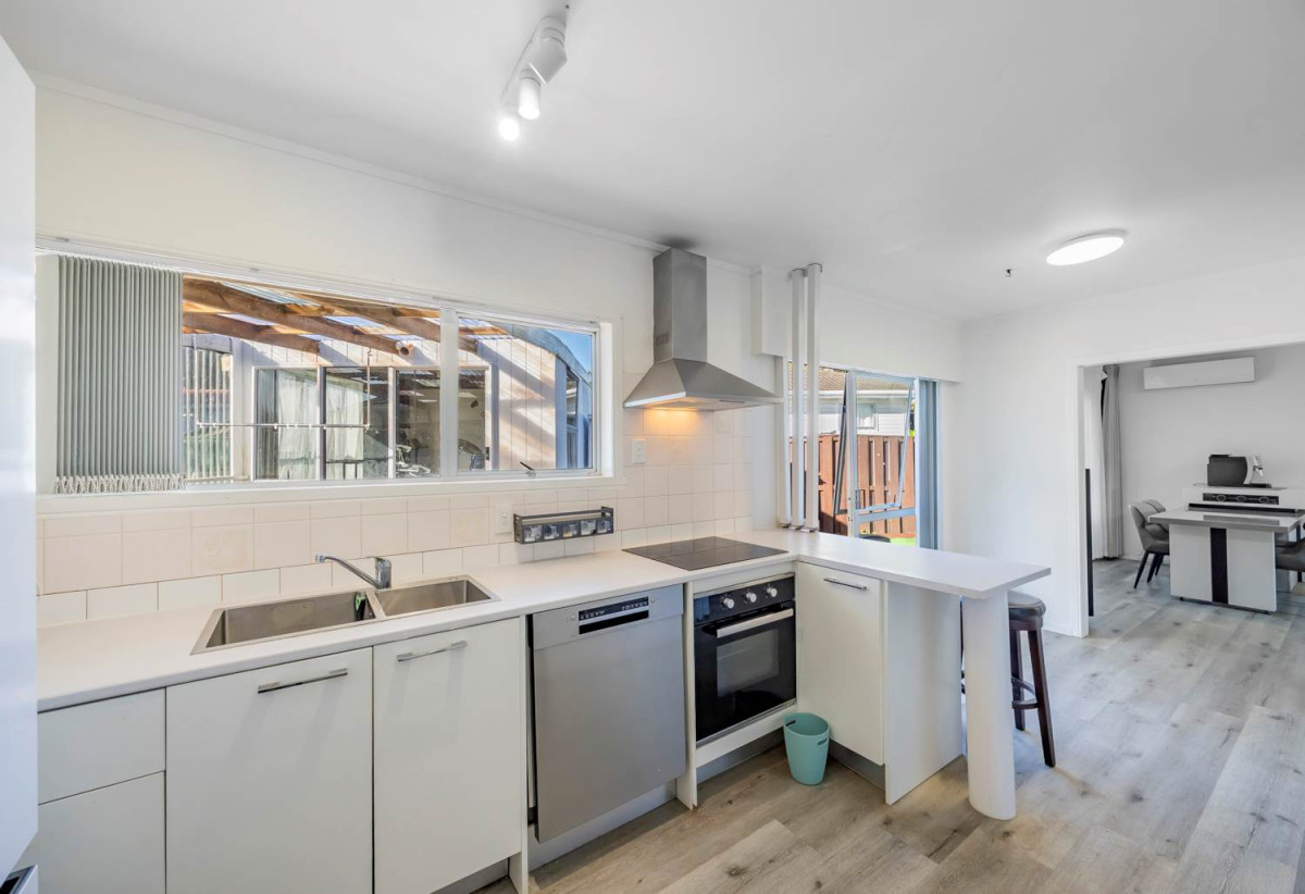 635m2 section, Motivated Vendors, Renovated Brick and tile 3 beds 1 bath house with double carport, 21 Waimai Avenue, Weymouth, Auckland