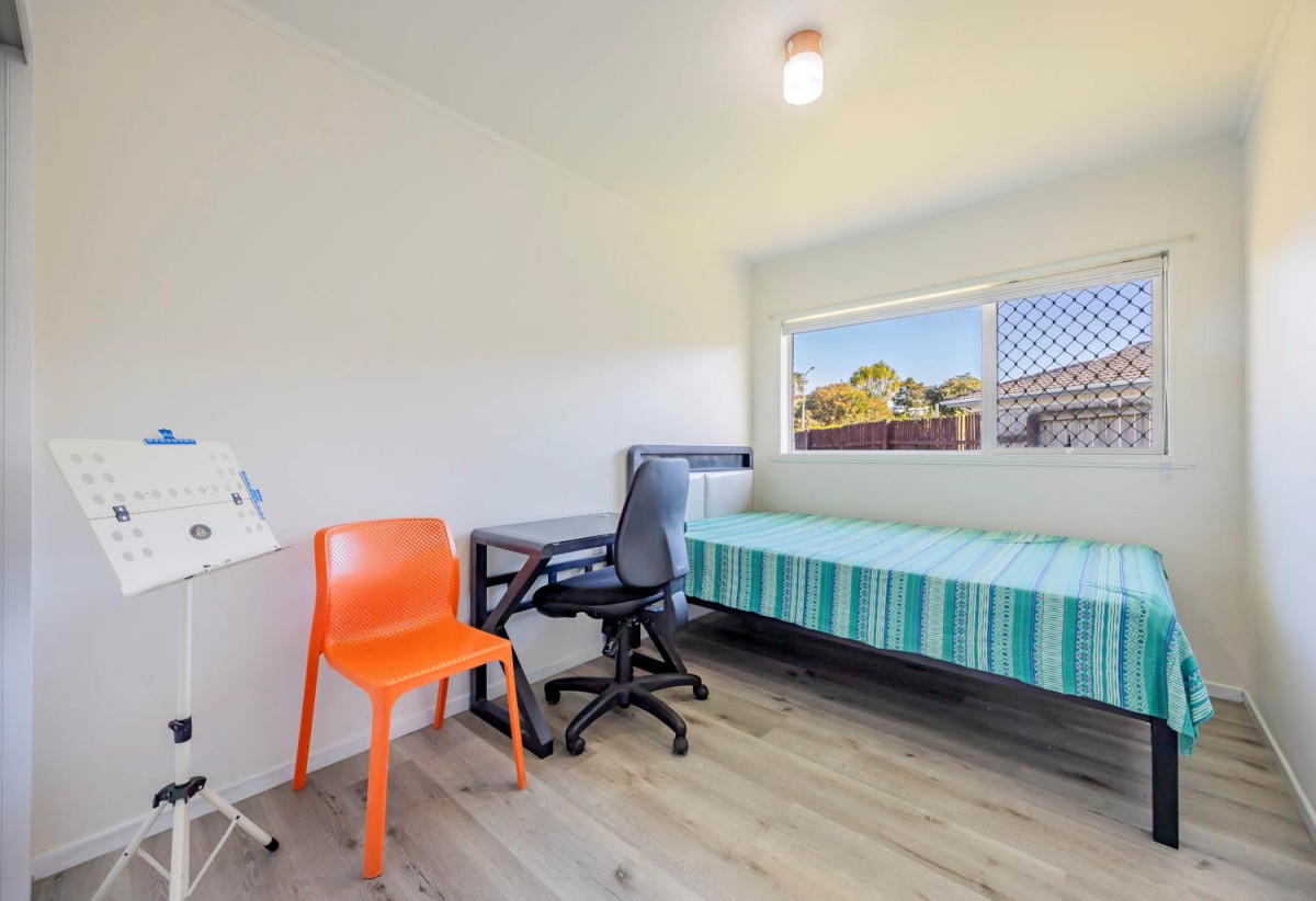 635m2 section, Motivated Vendors, Renovated Brick and tile 3 beds 1 bath house with double carport, 21 Waimai Avenue, Weymouth, Auckland