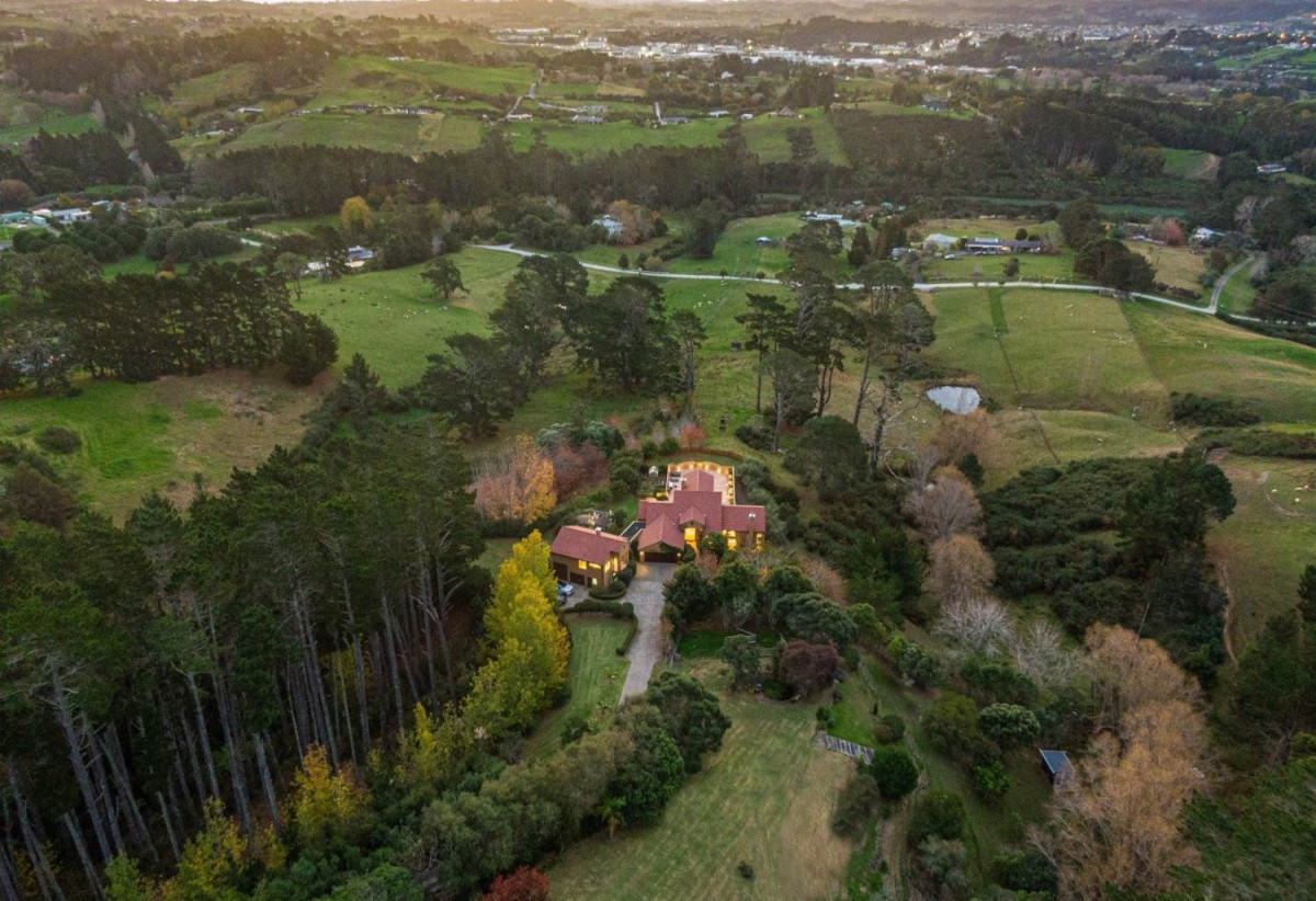 2.9ha Lifestyle section, Country Views, Provincial Charm Home & Cottage, Renovated, 5 beds + office 3 baths main home, with 5 gagare and a separate, 1 bed 1 bath self-contained cottage, 21 Messenger Road, Stillwater, Auckland