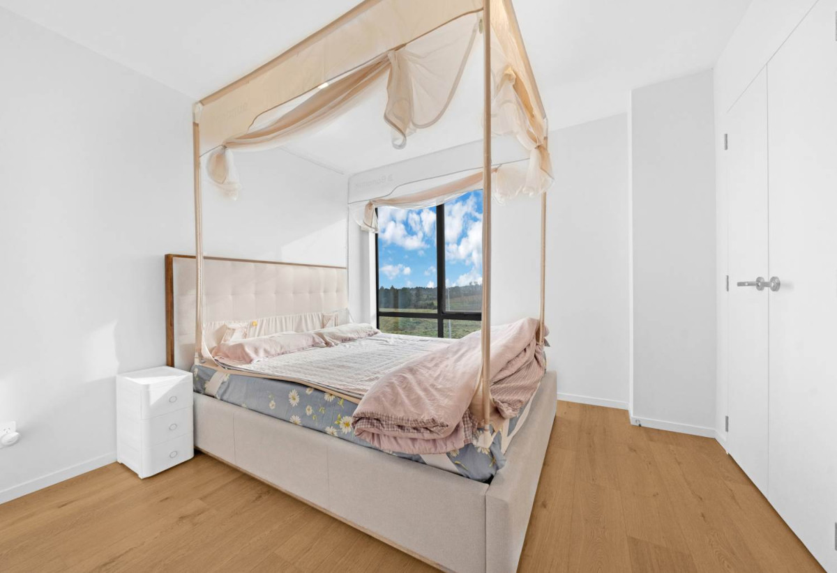 Must Sell, Vendor relocating overseas, Brick 3 beds 2.5 baths home with car park, 37B Murphys Park Drive, Flat Bush, Auckland