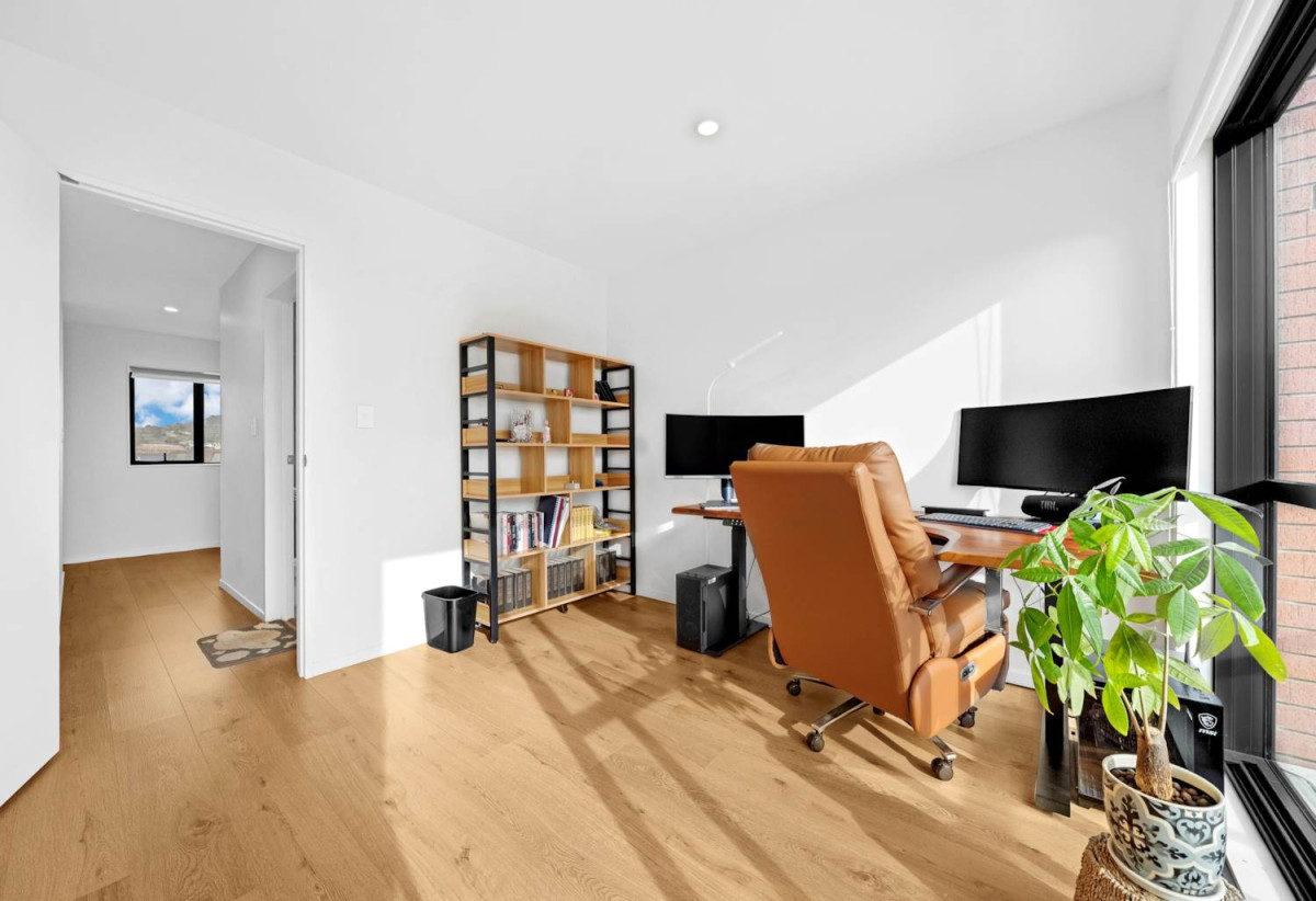 Must Sell, Vendor relocating overseas, Brick 3 beds 2.5 baths home with car park, 37B Murphys Park Drive, Flat Bush, Auckland
