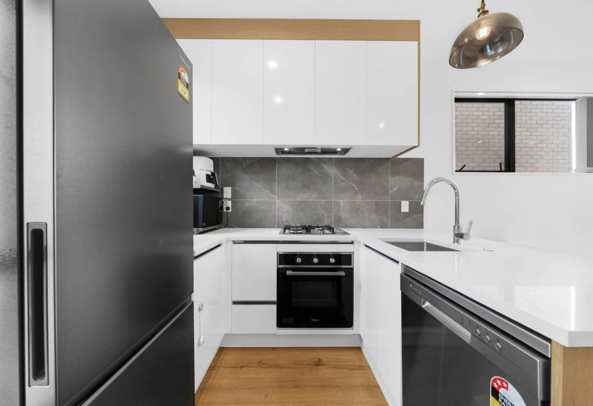 Must Sell, Vendor relocating overseas, Brick 3 beds 2.5 baths home with car park, 37B Murphys Park Drive, Flat Bush, Auckland