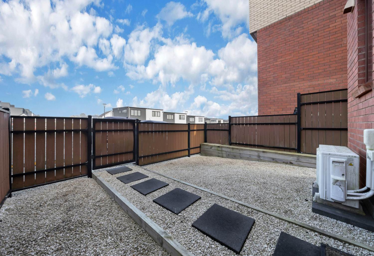 Must Sell, Vendor relocating overseas, Brick 3 beds 2.5 baths home with car park, 37B Murphys Park Drive, Flat Bush, Auckland