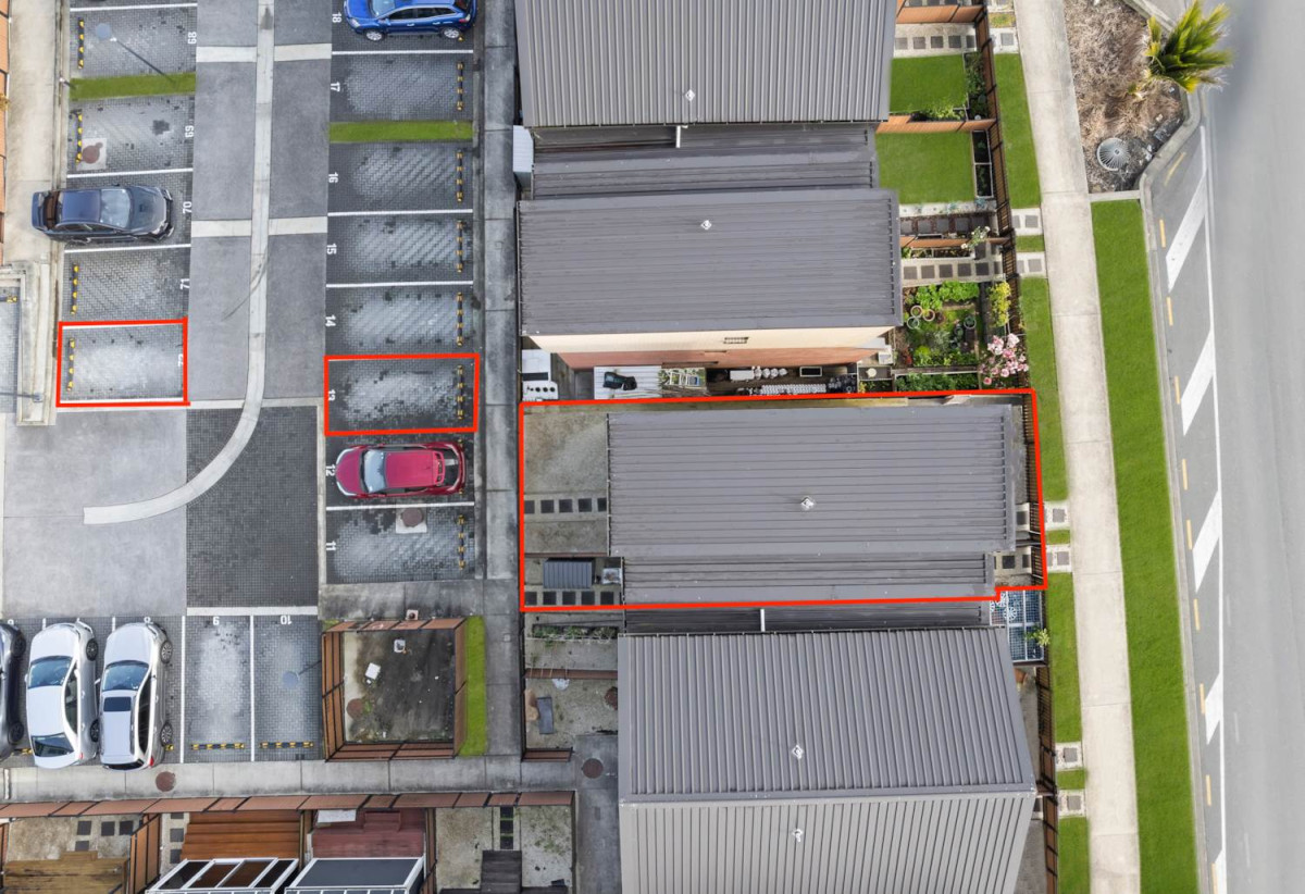 Must Sell, Vendor relocating overseas, Brick 3 beds 2.5 baths home with car park, 37B Murphys Park Drive, Flat Bush, Auckland
