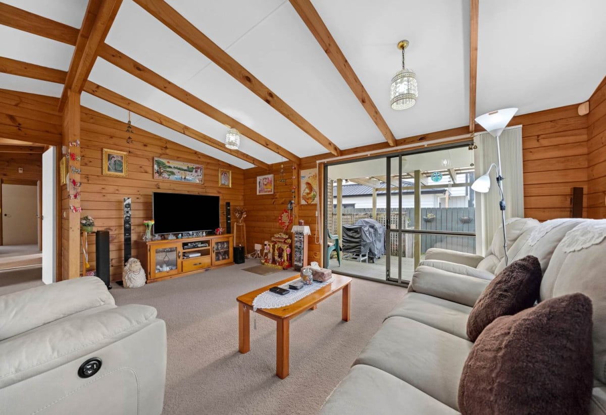 Half share of 1,219m² , 3 beds 1 bath house with Single garage, own separate driveway, extra car park, 2/94 Carruth Road, Papatoetoe, Auckland