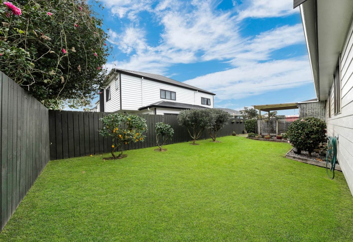 Half share of 1,219m² , 3 beds 1 bath house with Single garage, own separate driveway, extra car park, 2/94 Carruth Road, Papatoetoe, Auckland