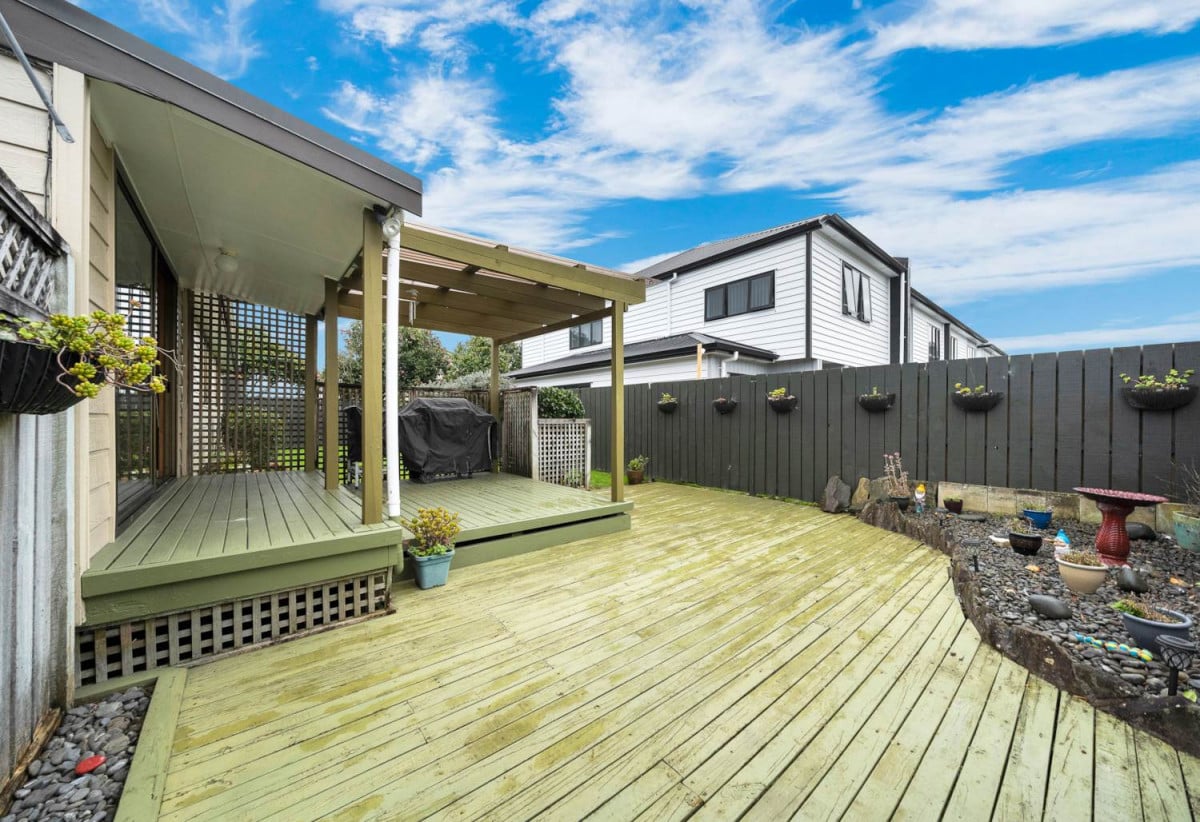 Half share of 1,219m² , 3 beds 1 bath house with Single garage, own separate driveway, extra car park, 2/94 Carruth Road, Papatoetoe, Auckland
