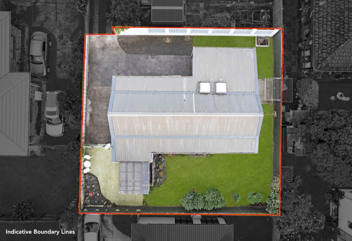Half share of 1,219m² , 3 beds 1 bath house with Single garage, own separate driveway, extra car park, 2/94 Carruth Road, Papatoetoe, Auckland