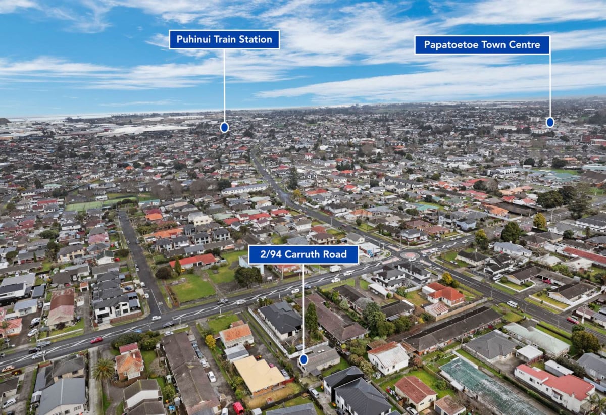 Half share of 1,219m² , 3 beds 1 bath house with Single garage, own separate driveway, extra car park, 2/94 Carruth Road, Papatoetoe, Auckland