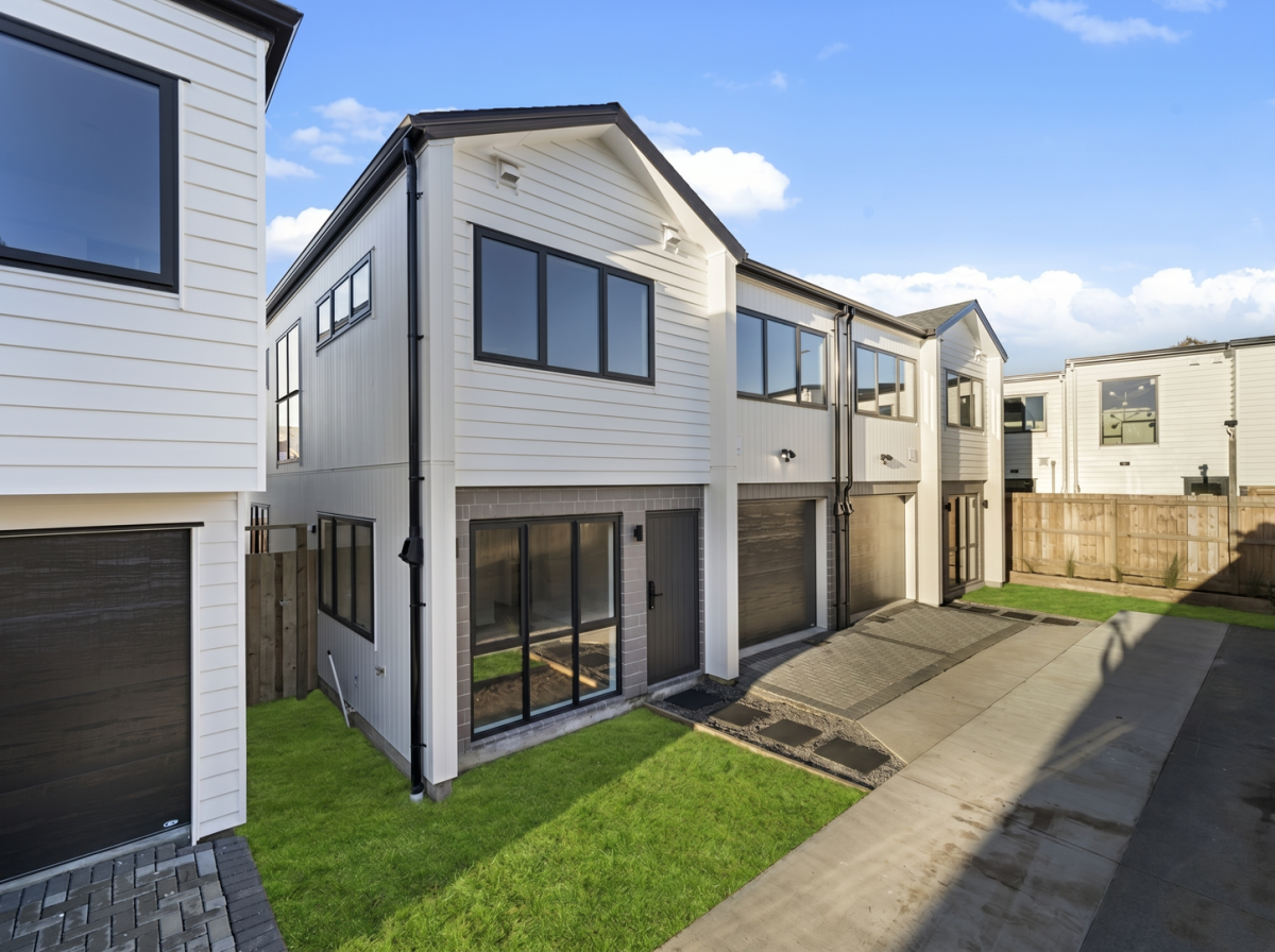 Brandnew 4 beds 3.5 baths home with garage, 5/35 Royton Avenue, Mangere East, Auckland