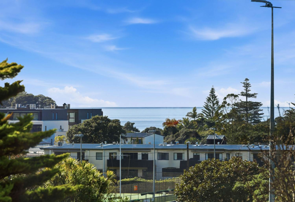 10-Year Master Build Guarantee, Rangitoto College zone, 160m2 Brandnew standalone 4 beds 2.5 baths house with garage, Lot3/1 Matipo Road, Mairangi Bay, Auckland
