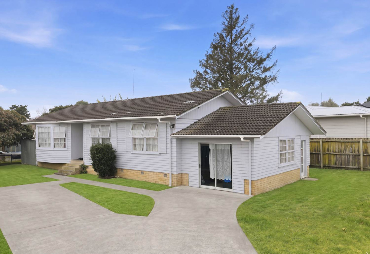 607m2 section, 3 beds 1 bath house with car parks, 35 Arnwood Street, Manurewa, Auckland