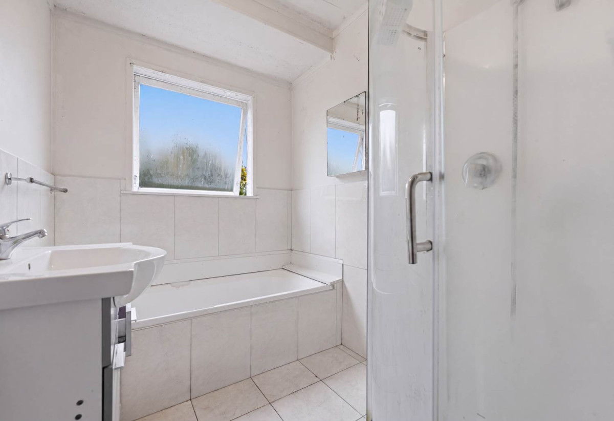 607m2 section, 3 beds 1 bath house with car parks, 35 Arnwood Street, Manurewa, Auckland