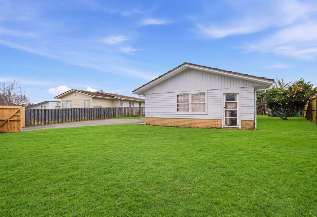 607m2 section, 3 beds 1 bath house with car parks, 35 Arnwood Street, Manurewa, Auckland
