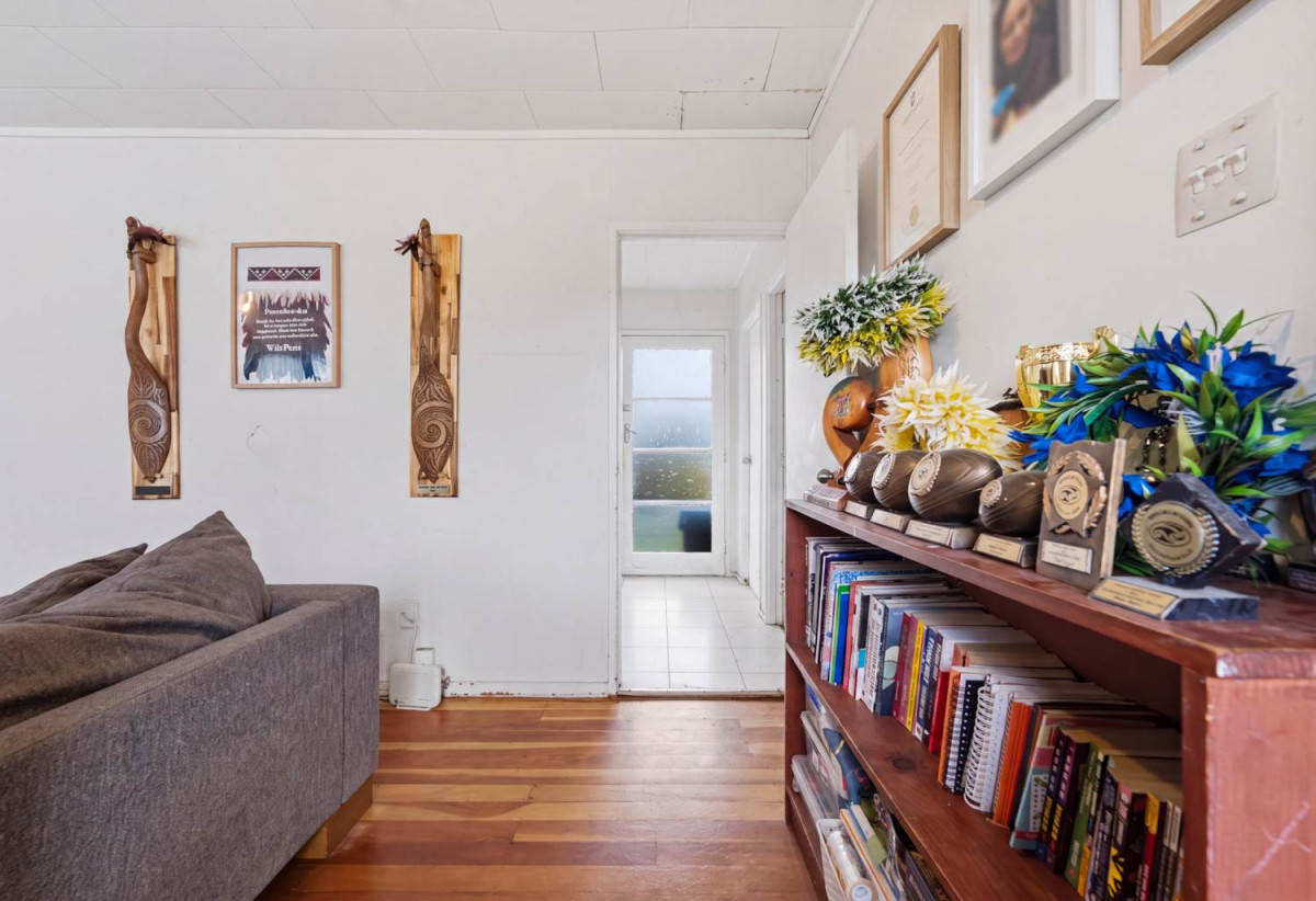 607m2 section, 3 beds 1 bath house with car parks, 35 Arnwood Street, Manurewa, Auckland