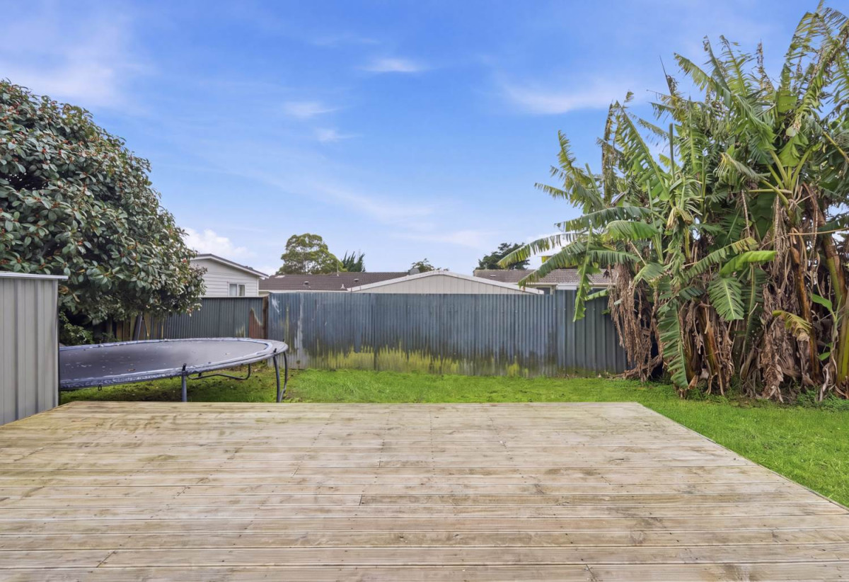 607m2 section, 3 beds 1 bath house with car parks, 35 Arnwood Street, Manurewa, Auckland