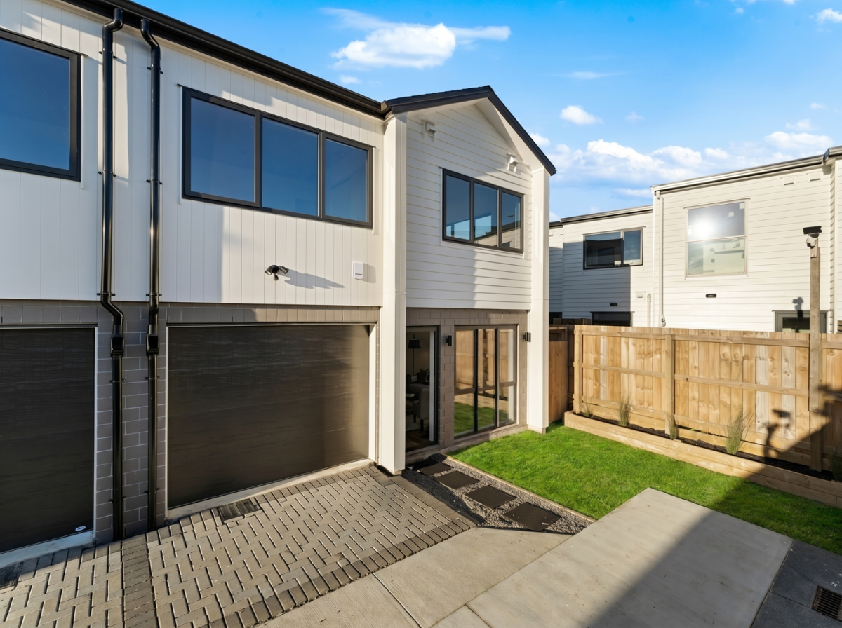 Brandnew 4 beds 3.5 baths home with garage, 5/35 Royton Avenue, Mangere East, Auckland